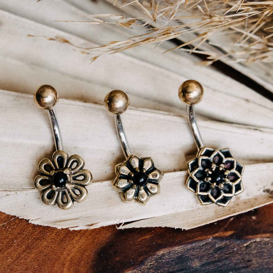 Belly button piercing flower variation gold