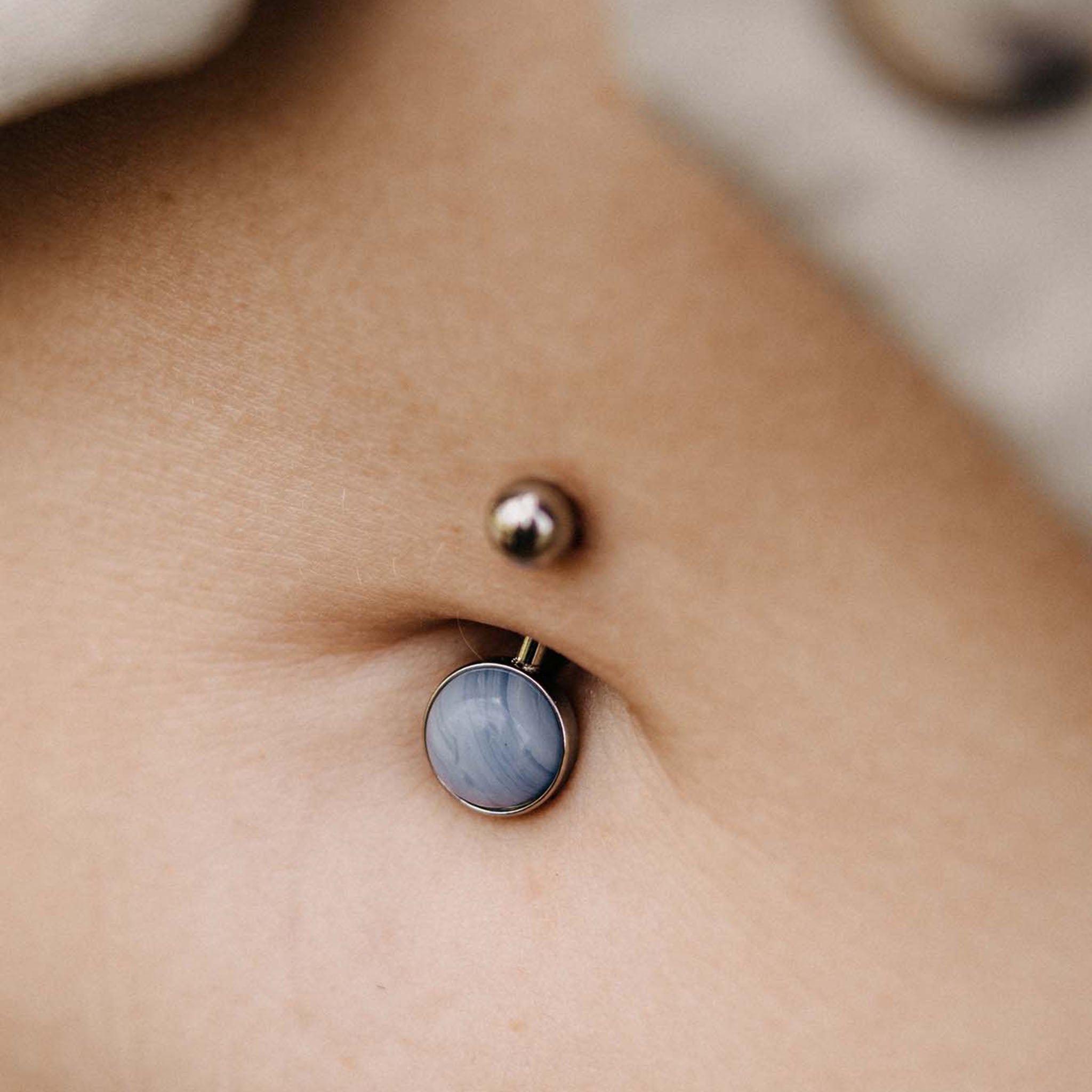 Belly button piercing Ira blue quartz silver