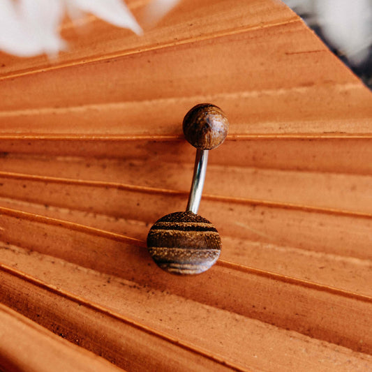 Bauchnabelpiercing Idun Holz