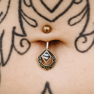 Belly button piercing Imke Gold healing stone