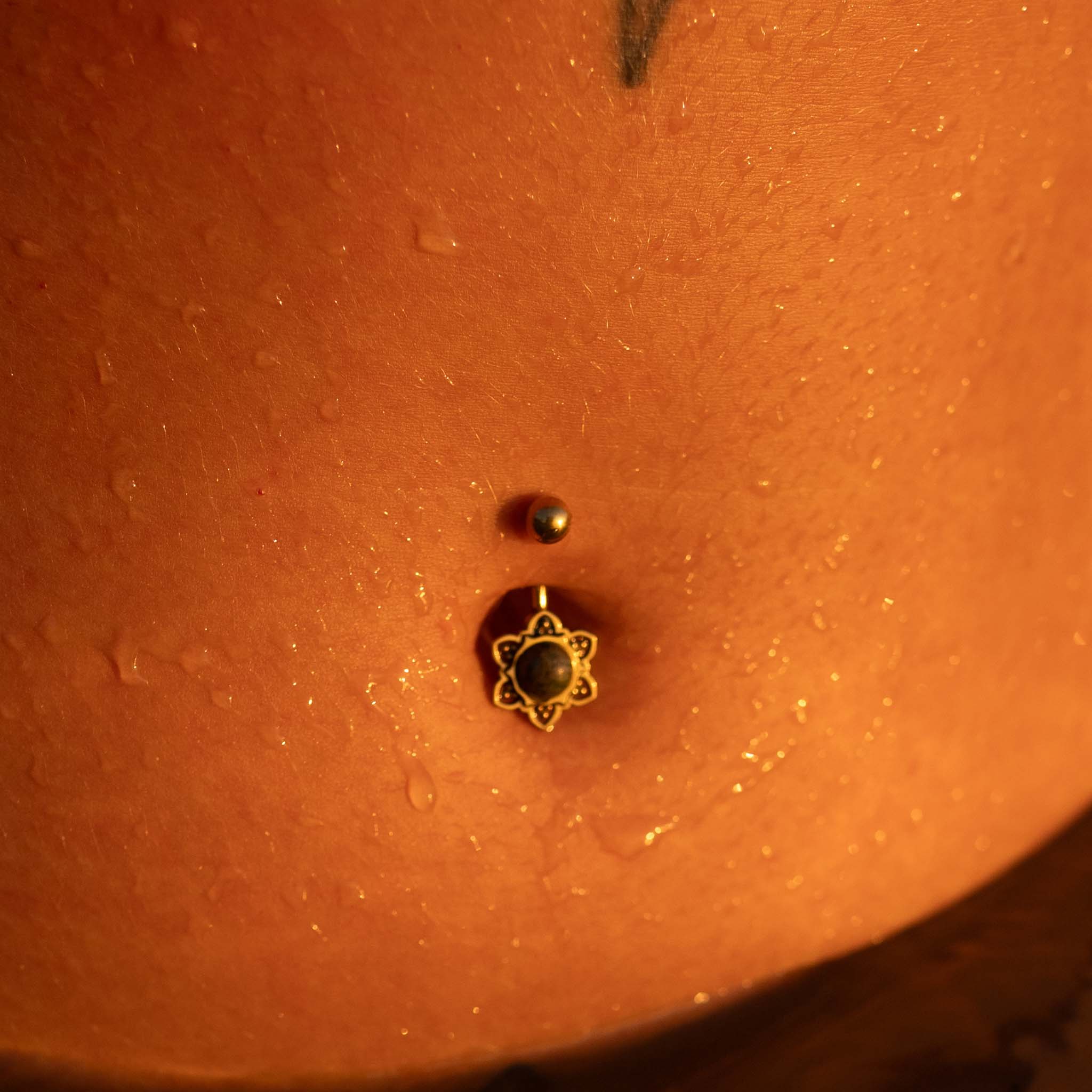 Bauchnabelpiercing Sira