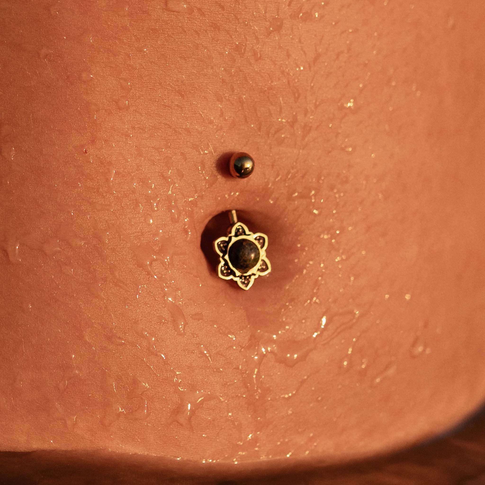 Bauchnabelpiercing Sira