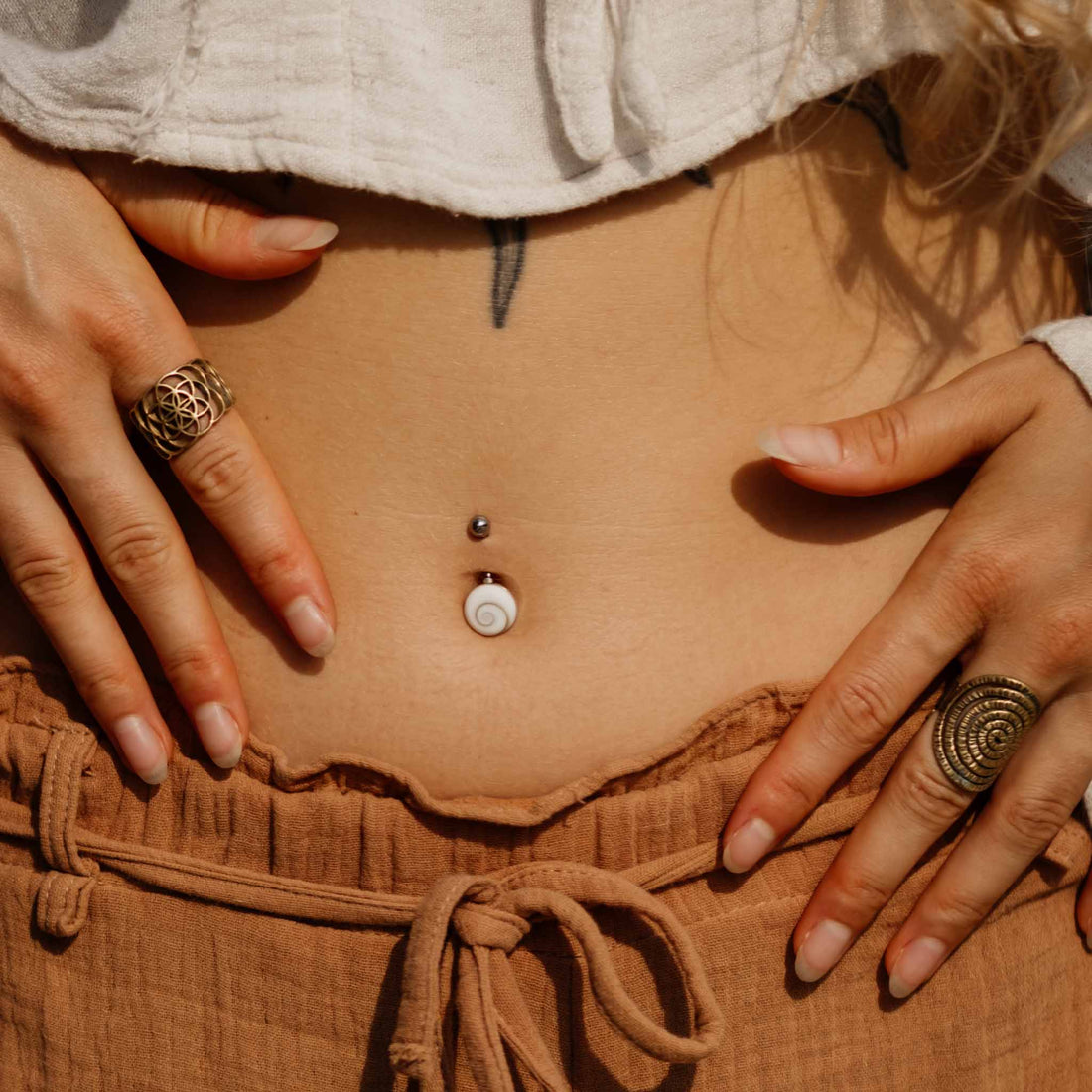 Belly button piercing Operca