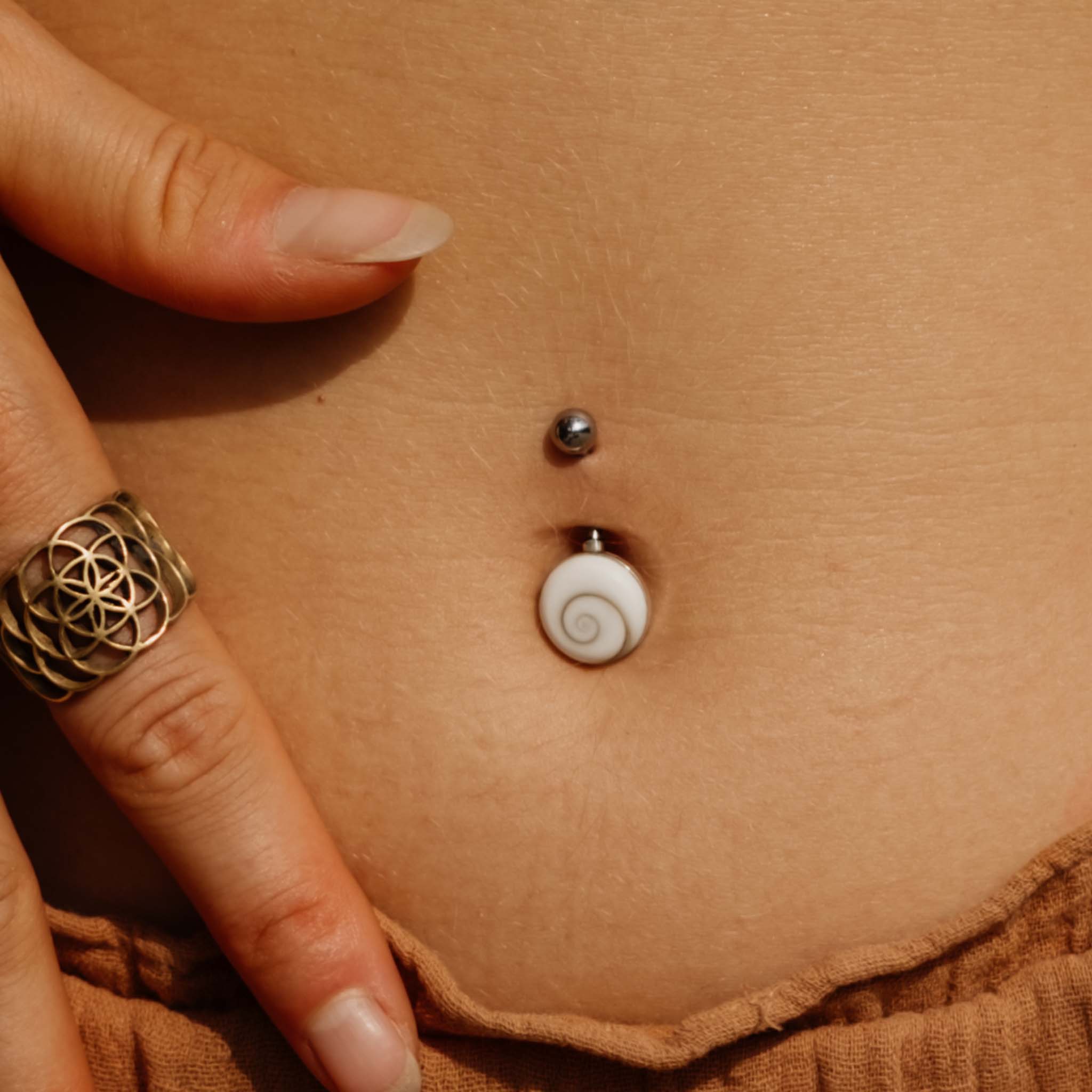 Belly button piercing Operca