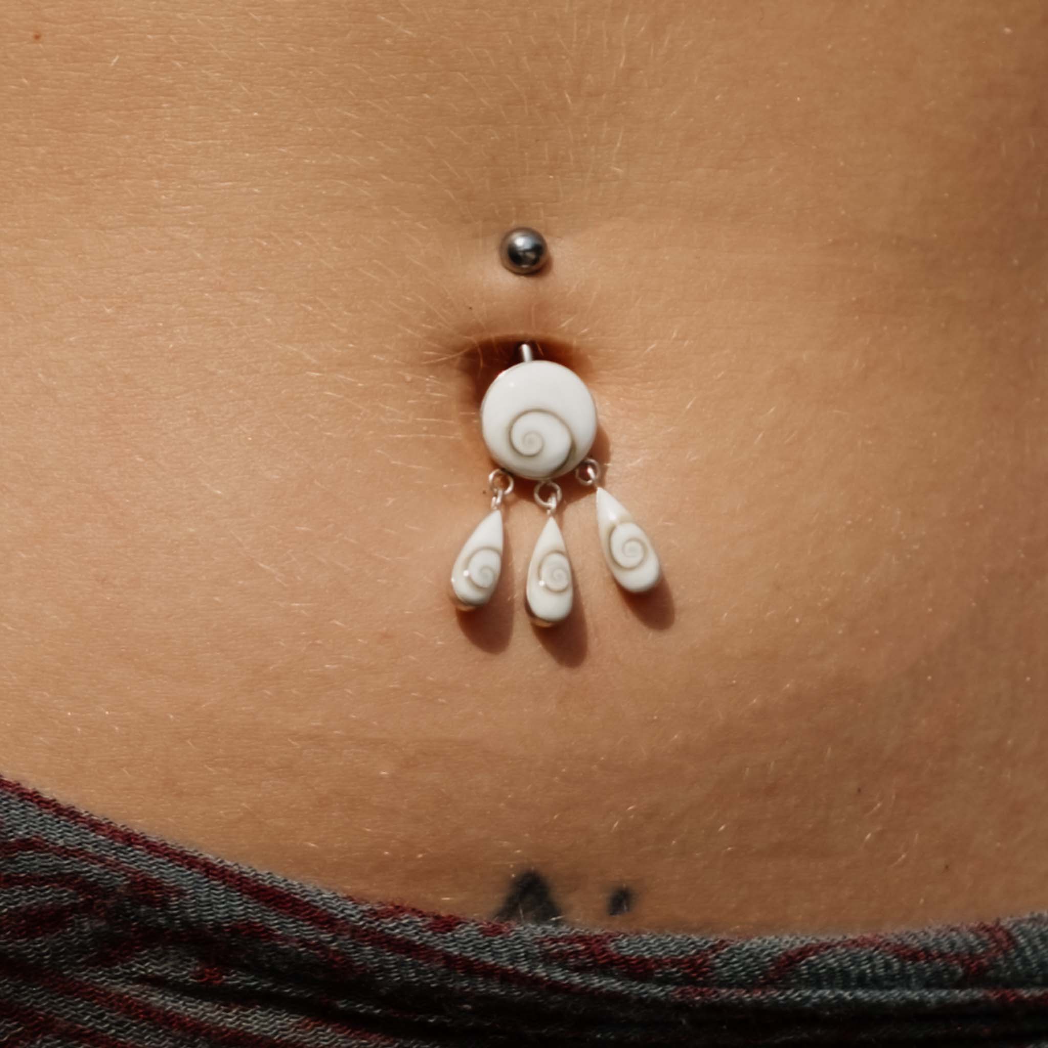 Belly button piercing Shelly