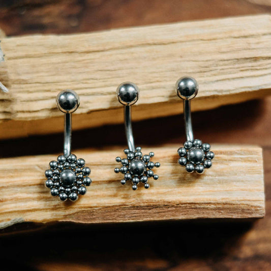 Bauchnabelpiercings silberne Mandalas