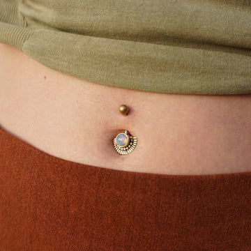 Belly button piercing Sven Gold healing stone