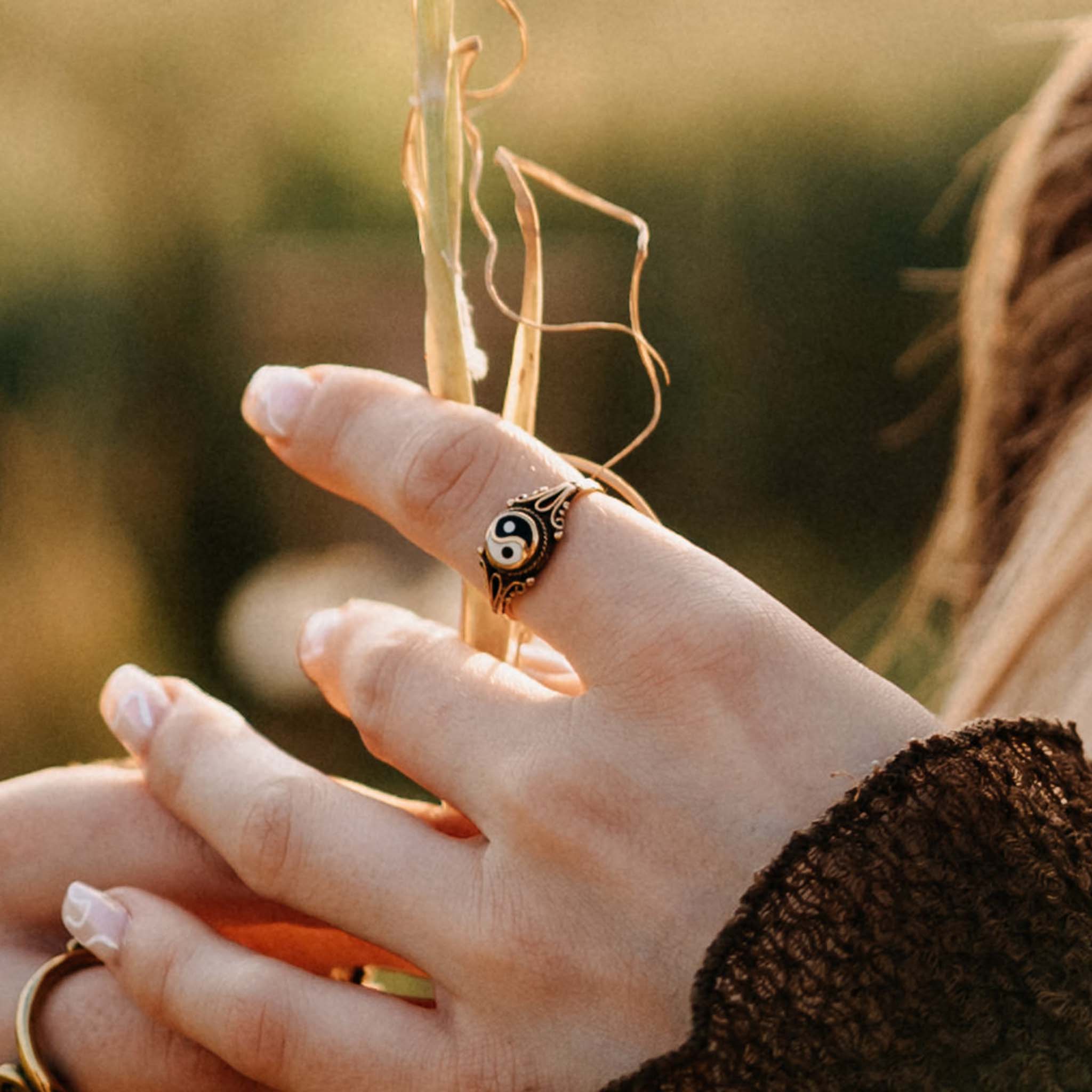 Finger ring Yin Yang Gold