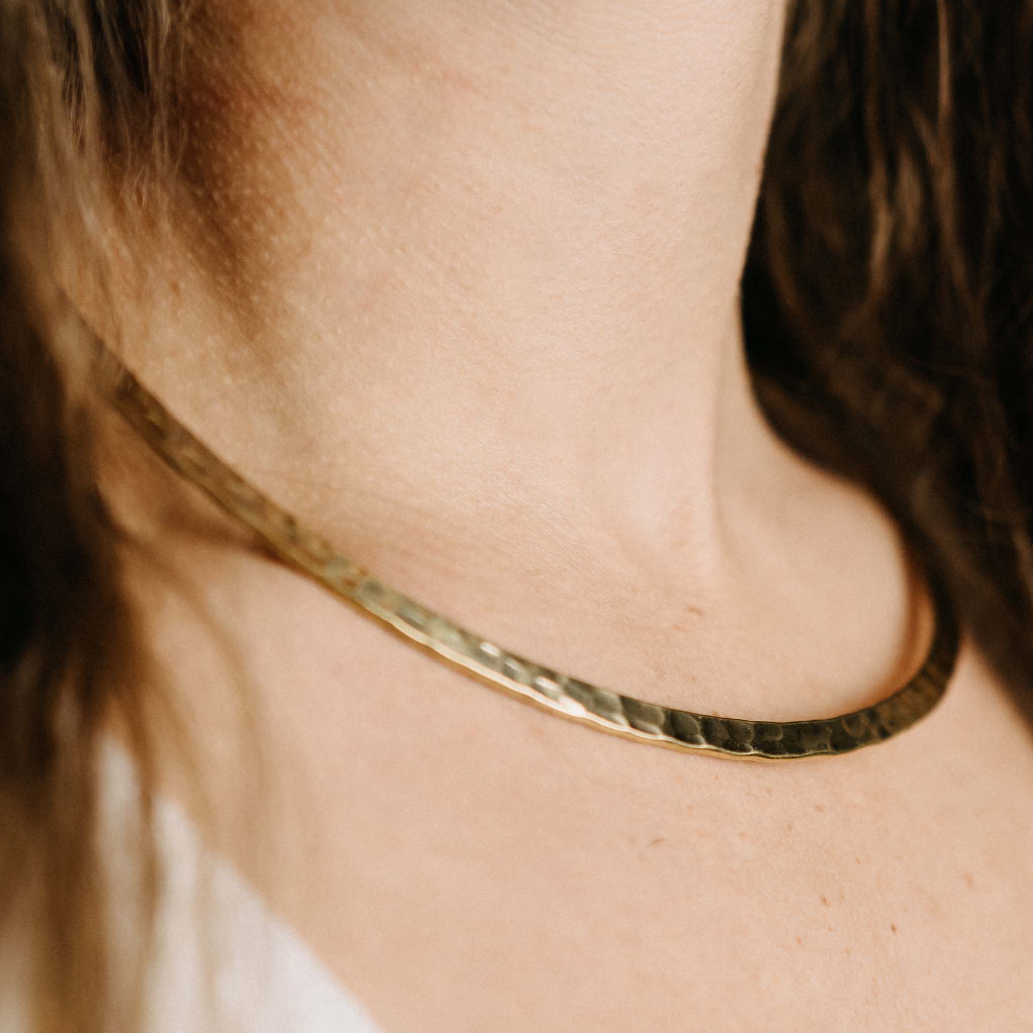 Collar rígido Lakshmi Oro