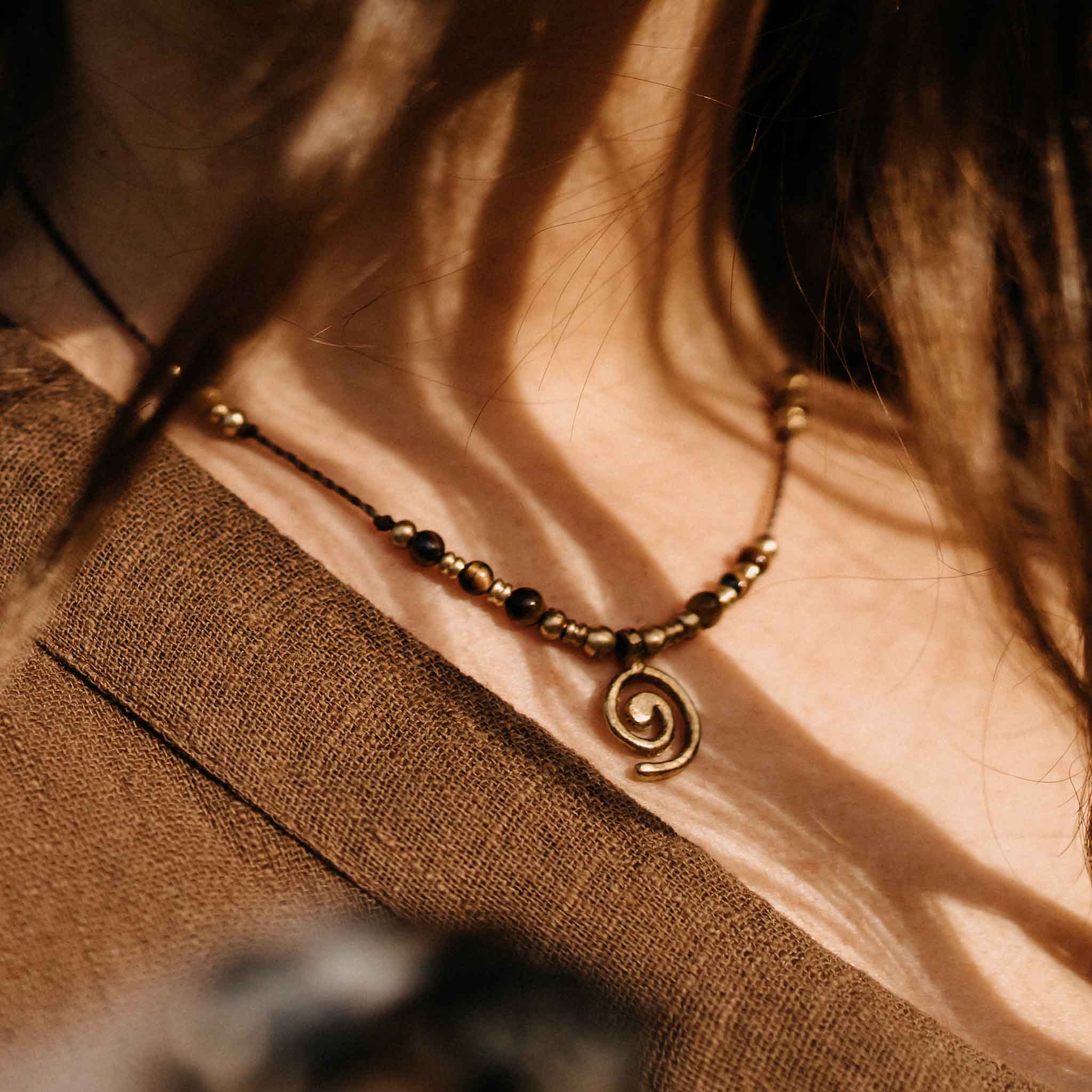 Halskette Lyvoria Gold Tigerauge