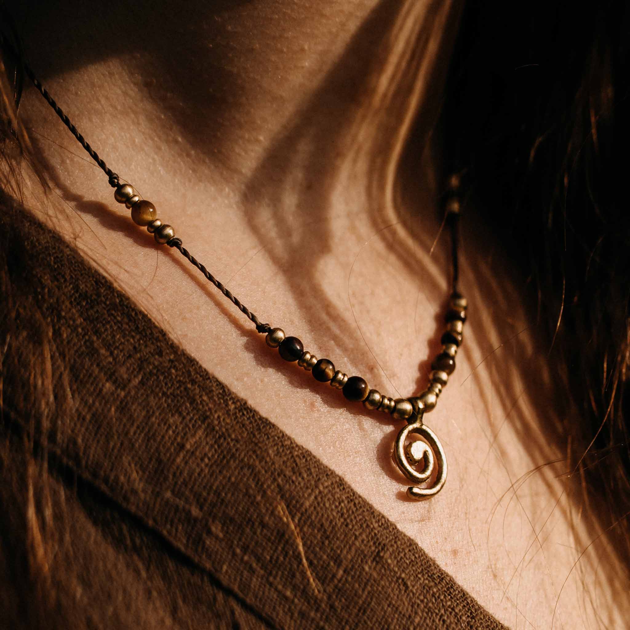 Halskette Lyvoria Gold Tigerauge