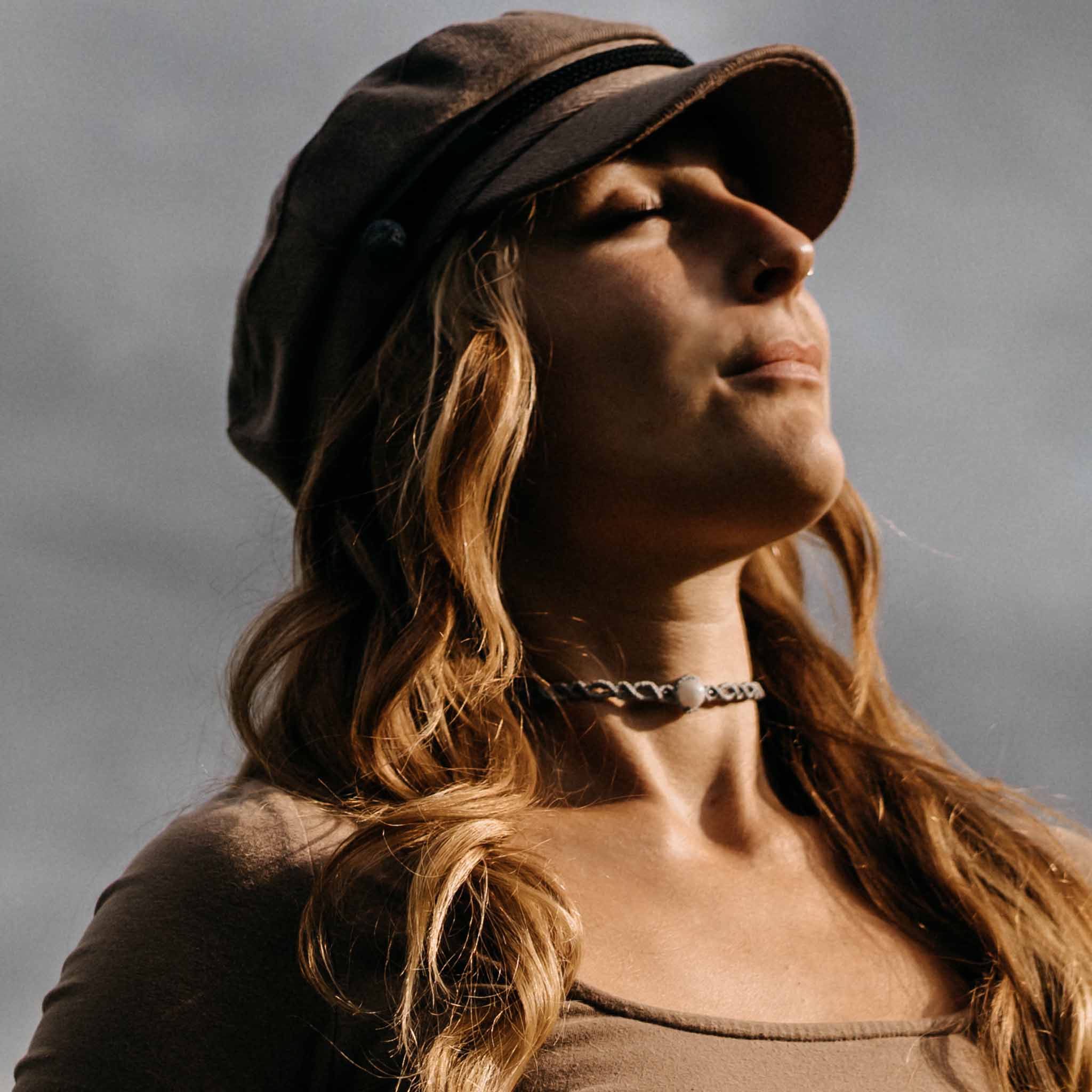 Halskette Elaruna Grau Silber Mondstein