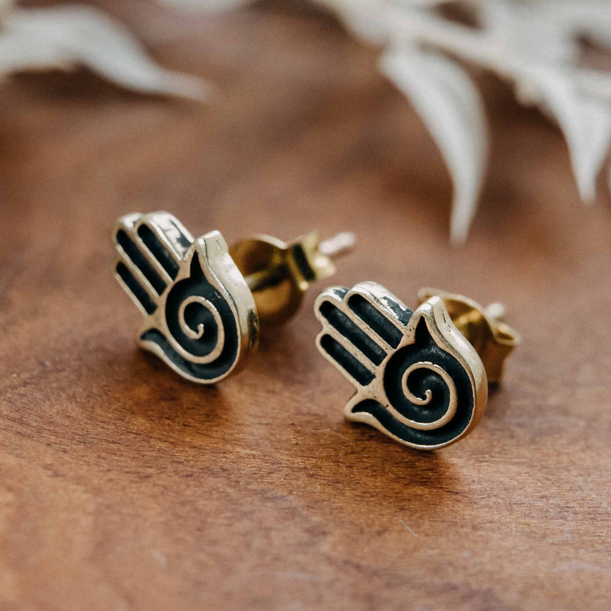 Studs Hand of Fatima Gold