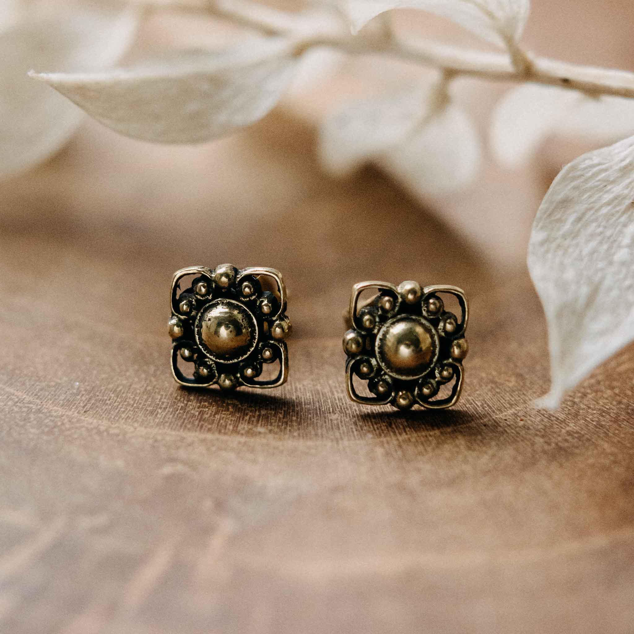 Jaluna small gold earrings