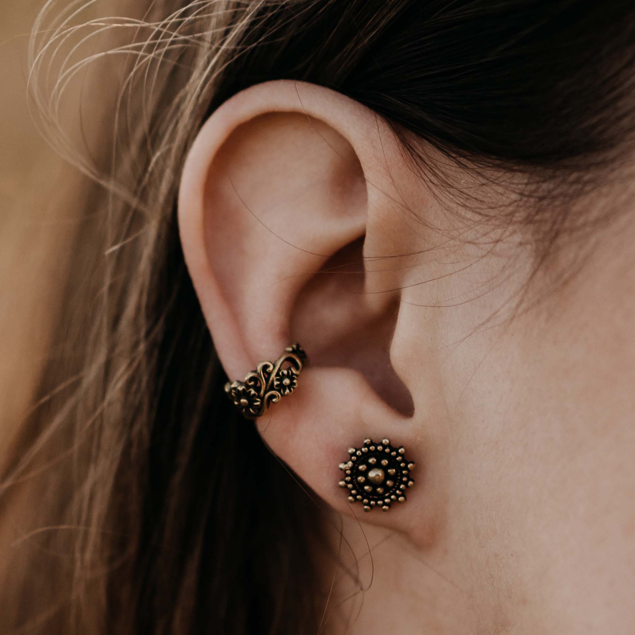 Ear studs Toivo gold