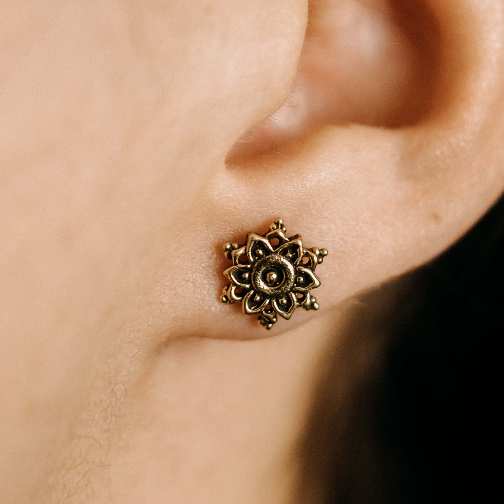 Putra Gold stud earrings