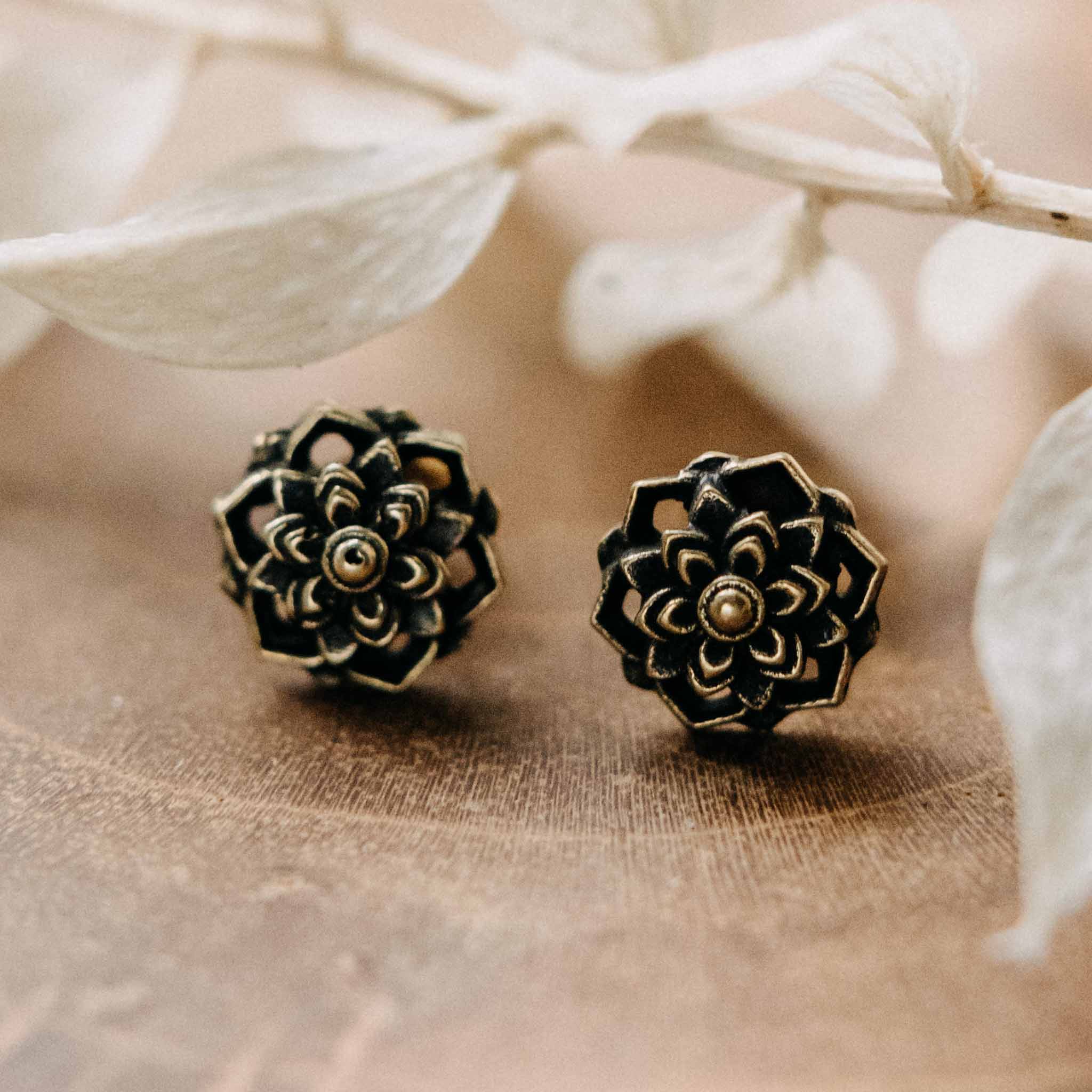 Peetu Gold Stud Earrings