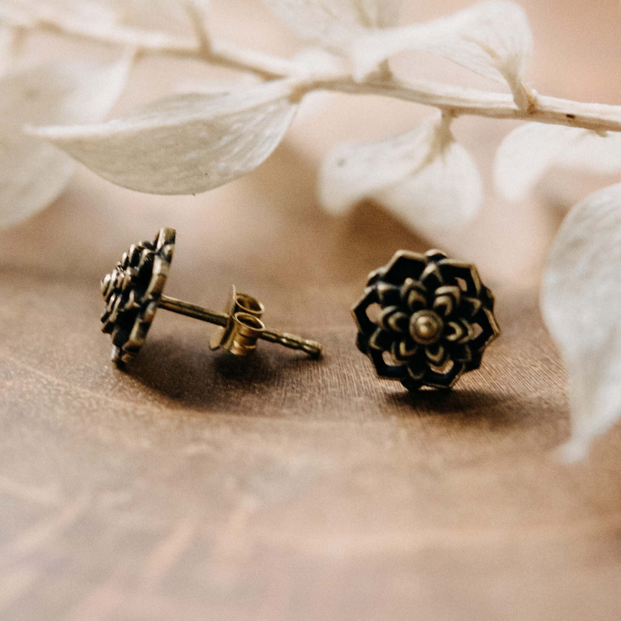 Peetu Gold Stud Earrings