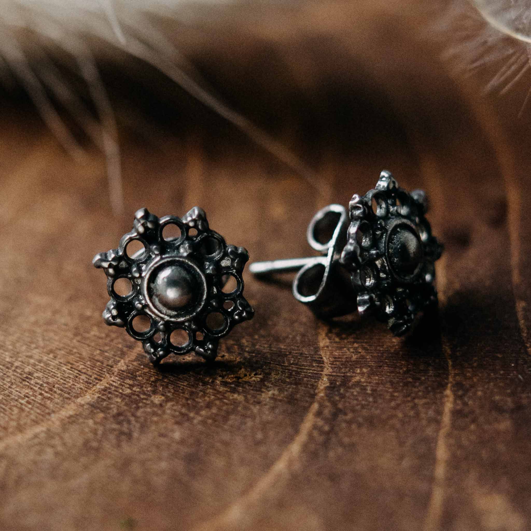Stud earrings Ihaia silver