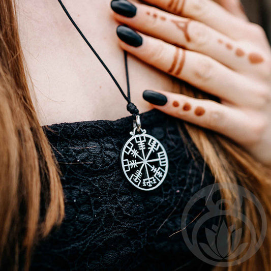 Necklace Vegvisir Filigree Gold / Silver